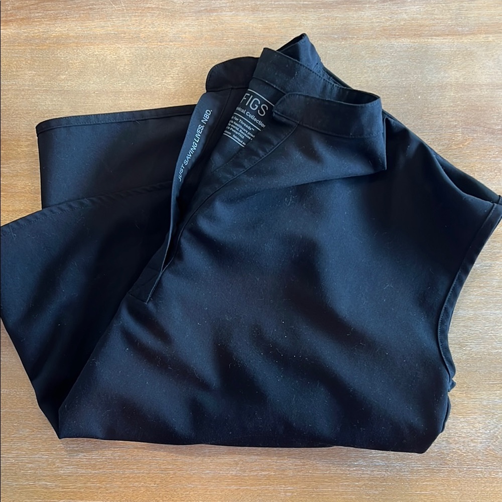 Figs Rafaela Black Scrub Top